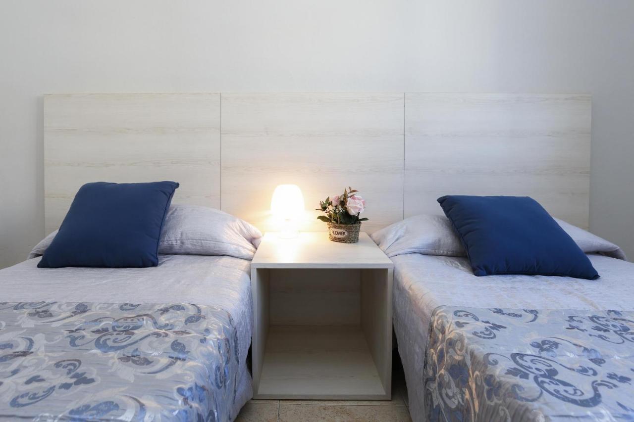Vancouver'S Homestay By Turismar Salou Bagian luar foto