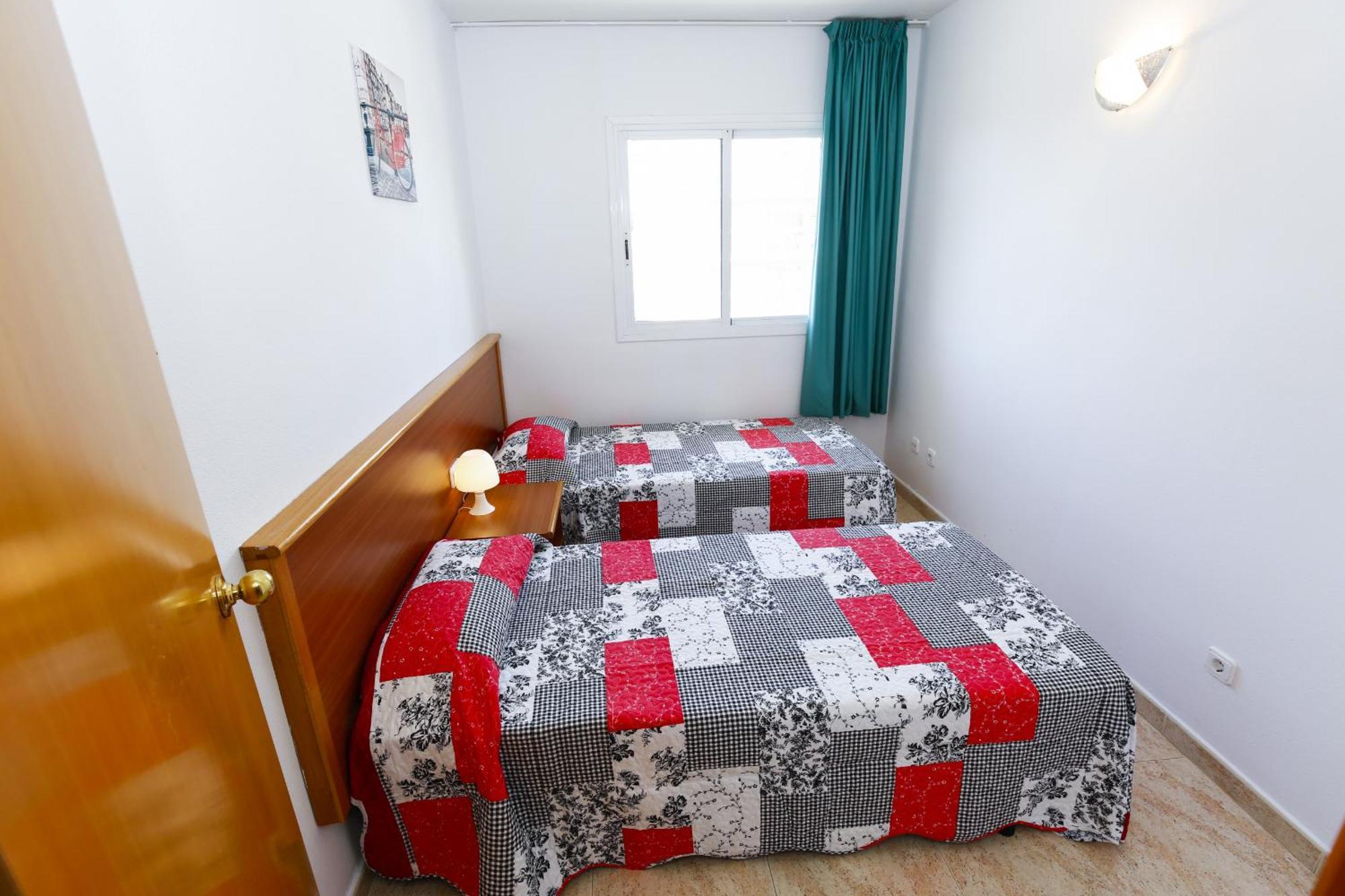 Vancouver'S Homestay By Turismar Salou Bagian luar foto